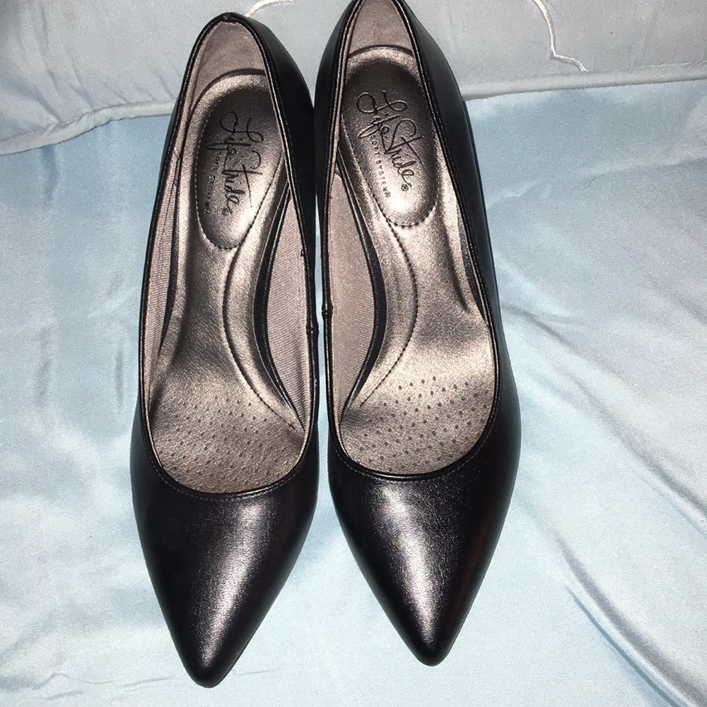 Women’s dress shoes size 9M